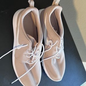 Nike Roche runs brand new